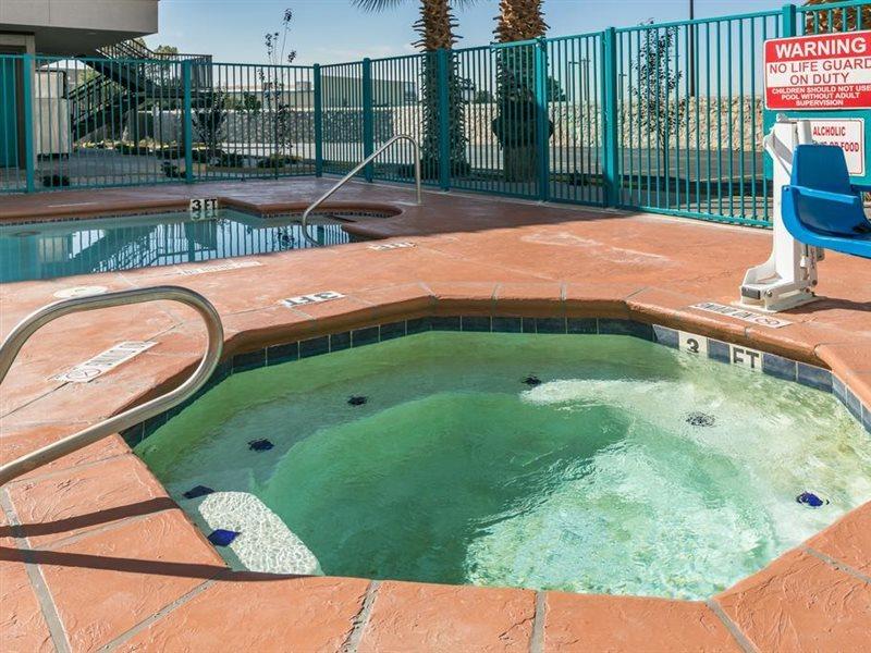 Ramada By Wyndham El Paso Hotel Exterior photo
